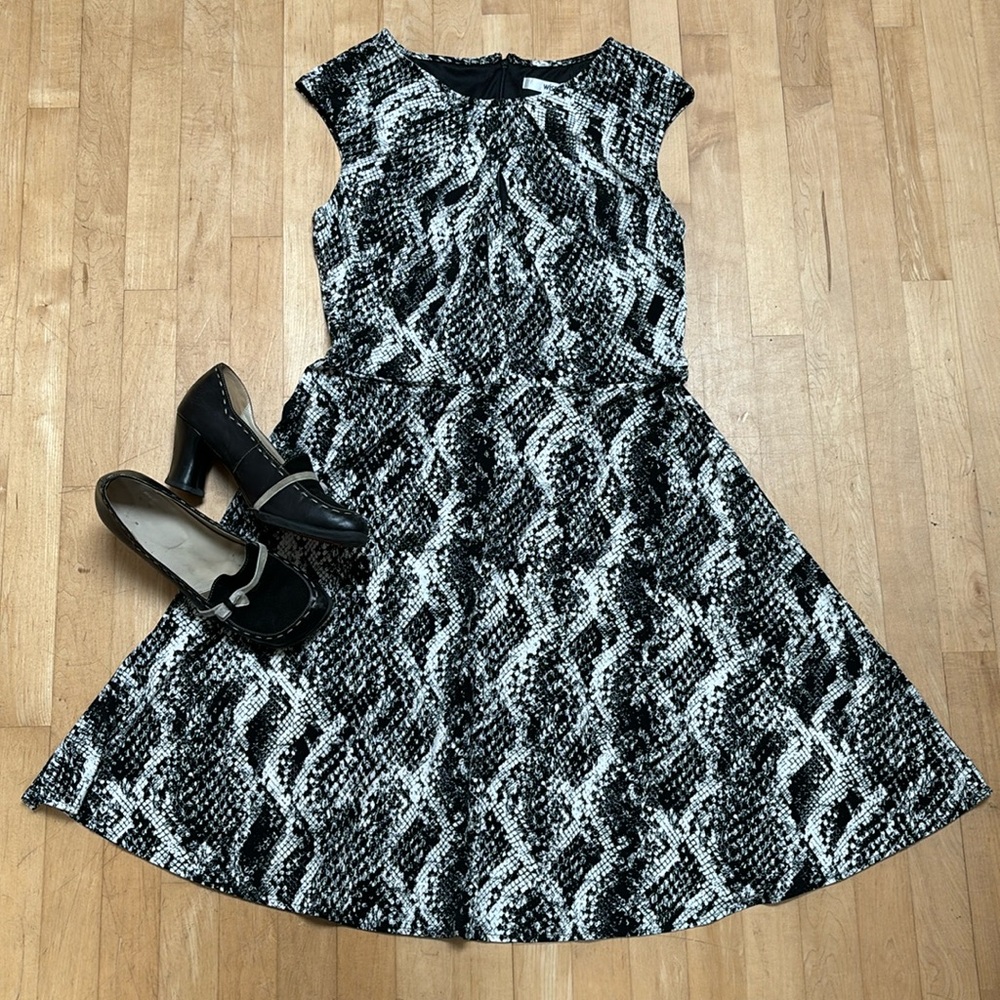 Snake print flared knit dress with cutout